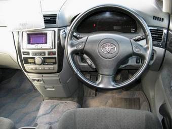 2002 Toyota Ipsum Pictures