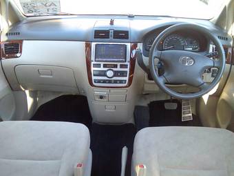 2002 Toyota Ipsum Pictures