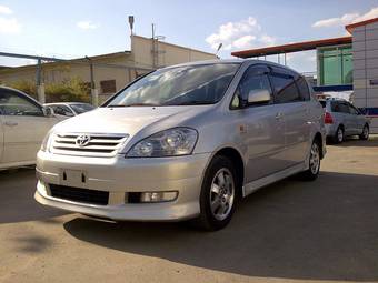 2002 Toyota Ipsum Photos