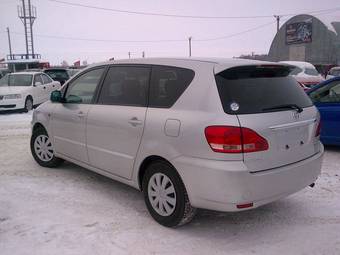 2002 Toyota Ipsum Pictures