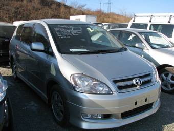 2002 Toyota Ipsum Pictures