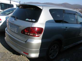 2002 Toyota Ipsum Photos