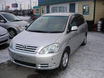 2002 Toyota Ipsum Pictures