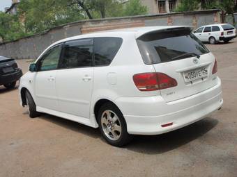 2002 Toyota Ipsum Photos