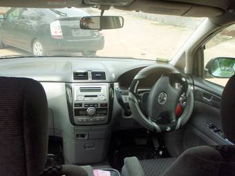 2002 Toyota Ipsum Pictures
