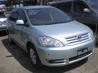 2002 Toyota Ipsum Photos