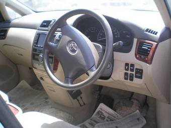 2002 Toyota Ipsum Pictures