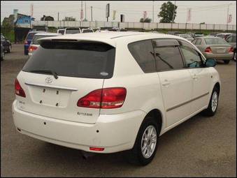 2002 Toyota Ipsum Pictures