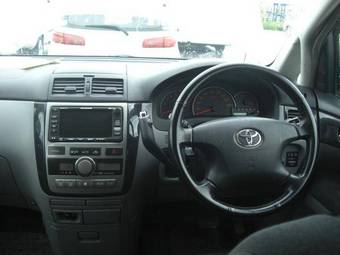 2002 Toyota Ipsum Pictures