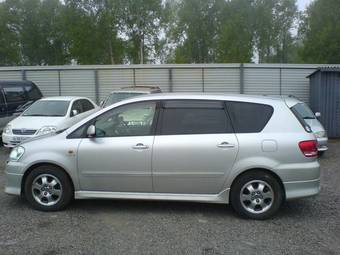 2002 Toyota Ipsum Photos