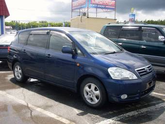 2002 Toyota Ipsum Photos