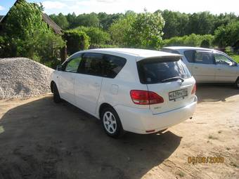2002 Toyota Ipsum Pictures