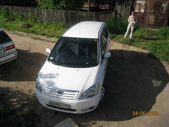 2002 Toyota Ipsum Photos