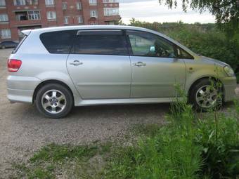 2002 Toyota Ipsum Pictures