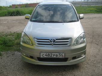 2002 Toyota Ipsum Photos