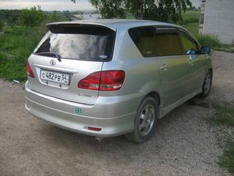 2002 Toyota Ipsum Photos