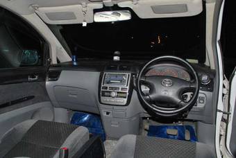 2002 Toyota Ipsum Pictures