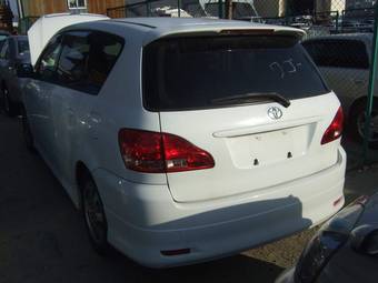 2002 Toyota Ipsum Pictures