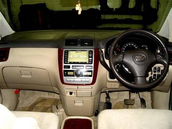 2002 Toyota Ipsum Pictures