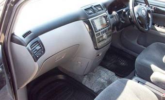 2002 Toyota Ipsum Photos