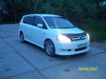 2002 Toyota Ipsum Photos