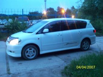 2002 Toyota Ipsum Photos