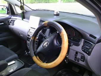 2002 Toyota Ipsum Pictures