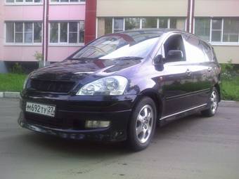 2002 Toyota Ipsum Photos