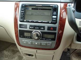 2002 Toyota Ipsum Photos