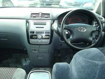 2002 Toyota Ipsum Photos