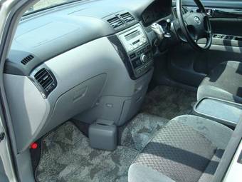2002 Toyota Ipsum Pictures