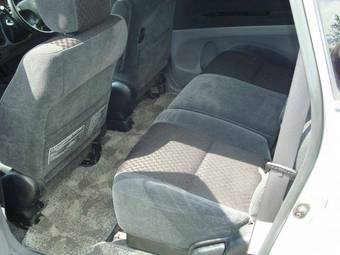 2002 Toyota Ipsum Photos