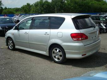 2002 Toyota Ipsum Images