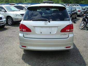 2002 Toyota Ipsum Pictures