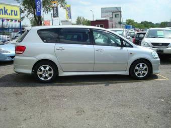 2002 Toyota Ipsum Pictures