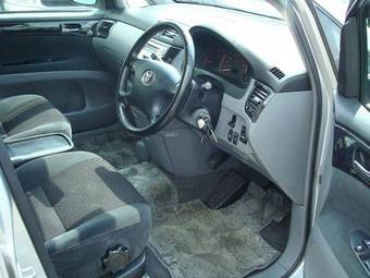 2002 Toyota Ipsum Pictures