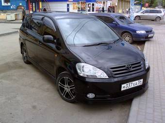 2002 Toyota Ipsum Pictures