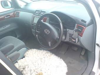 2002 Toyota Ipsum Pictures