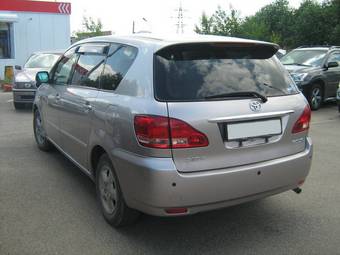 2002 Toyota Ipsum Pictures