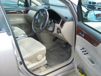 2002 Toyota Ipsum Pictures