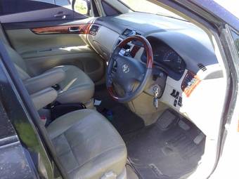 2002 Toyota Ipsum Photos