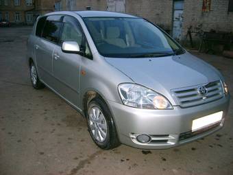 2002 Toyota Ipsum Pictures