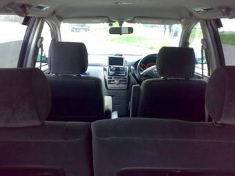 2002 Toyota Ipsum Pictures