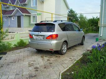 2002 Toyota Ipsum Photos