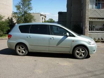 2002 Toyota Ipsum Photos