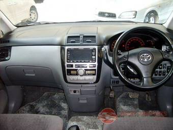 2002 Toyota Ipsum Pictures