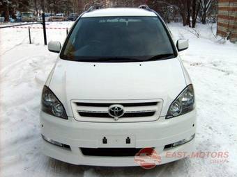 2002 Toyota Ipsum Photos