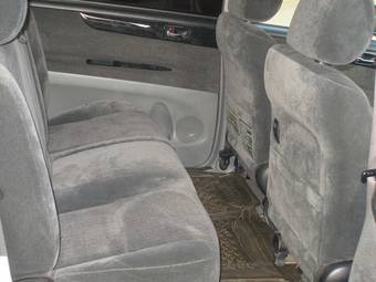 2002 Toyota Ipsum Photos