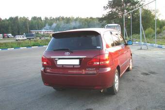 2002 Toyota Ipsum Pictures