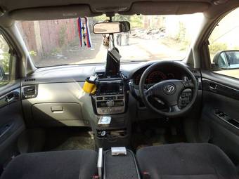 2002 Toyota Ipsum Pictures
